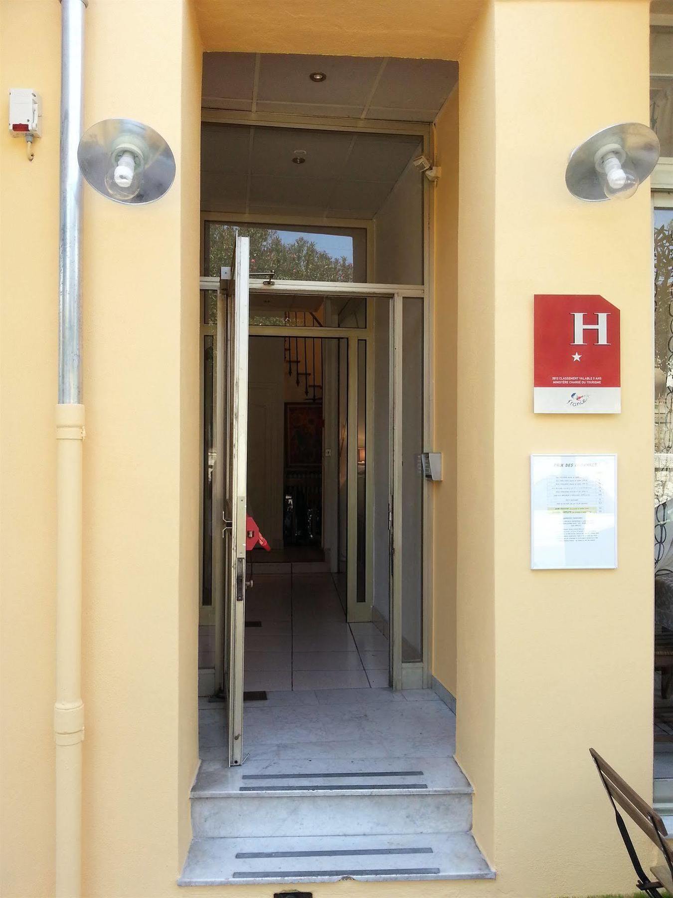 Hotel De Belgique A Menton Exterior photo